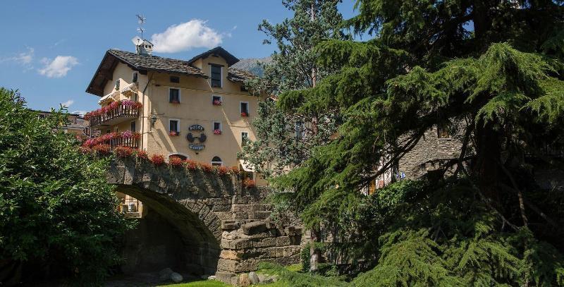 Hotel Cecchin Aosta Zewnętrze zdjęcie