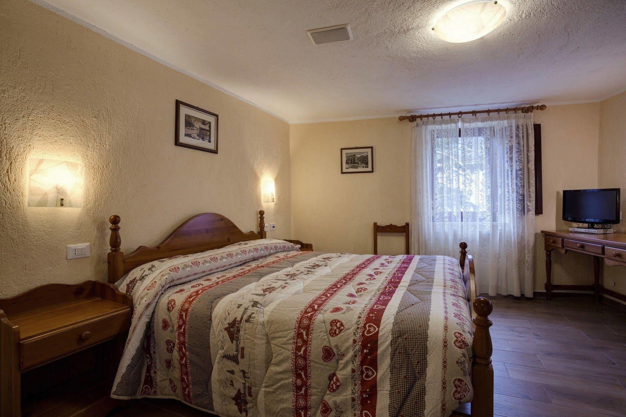 Hotel Cecchin Aosta Zewnętrze zdjęcie
